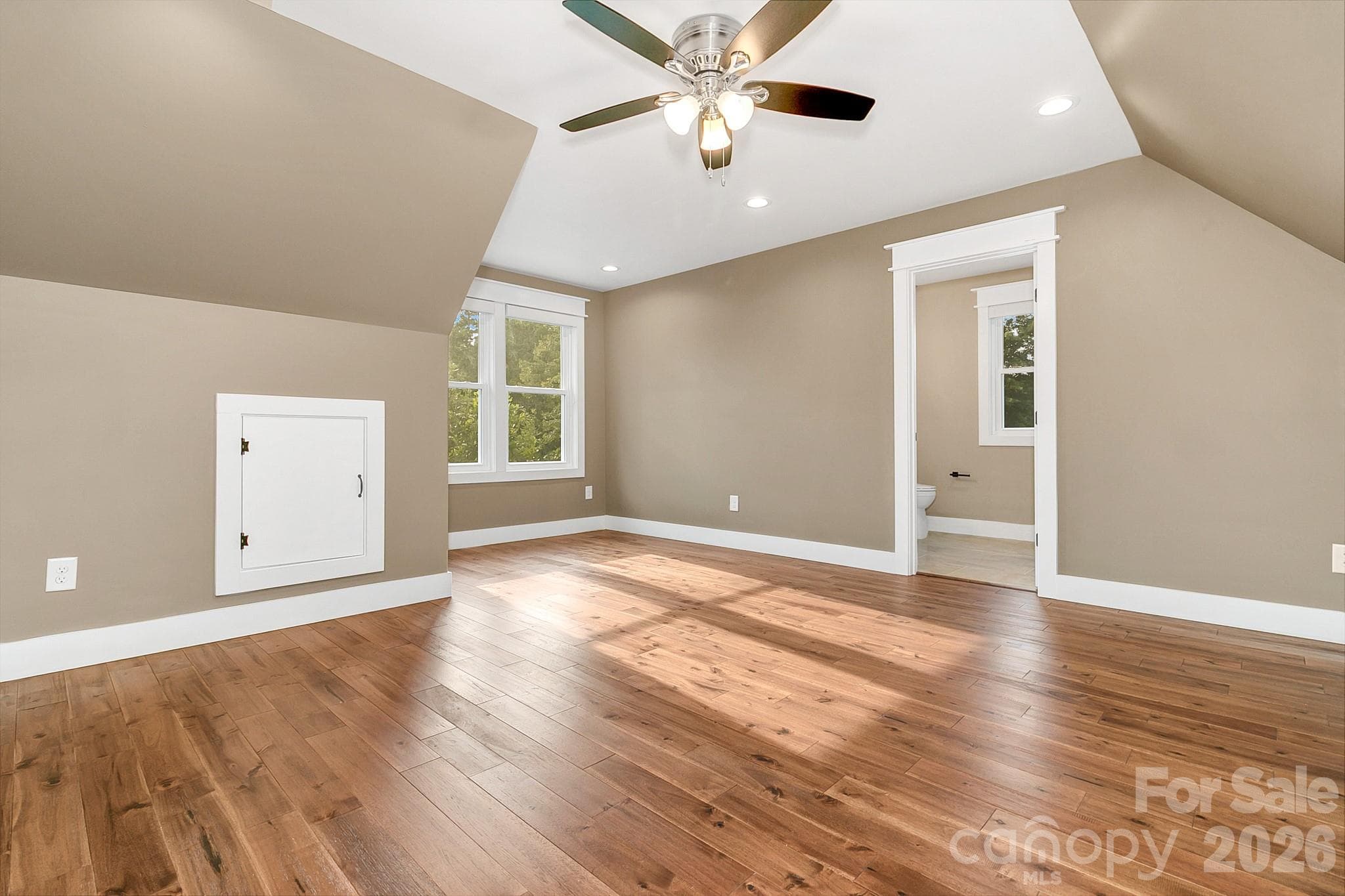 Upstairs suite - 143 Sunny Morning Court, Hendersonville