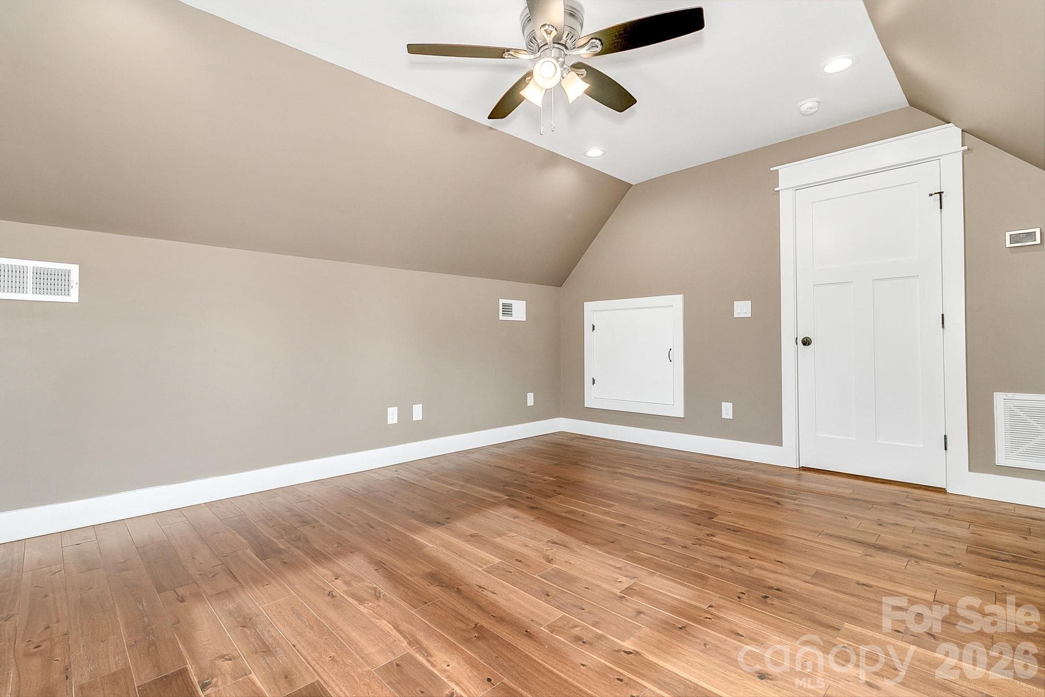Upstairs suite - 143 Sunny Morning Court, Hendersonville