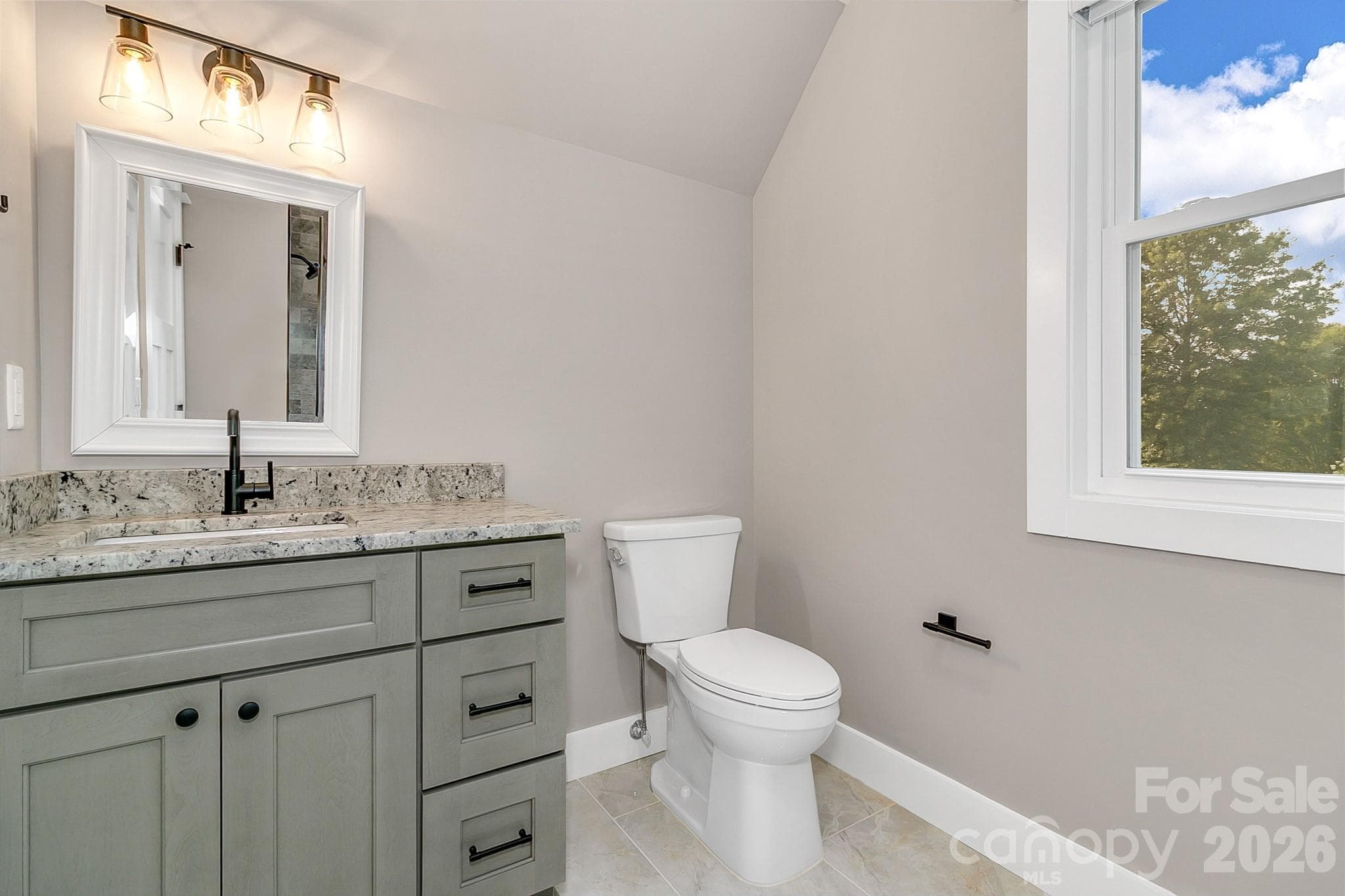 Upstairs suite - 143 Sunny Morning Court, Hendersonville