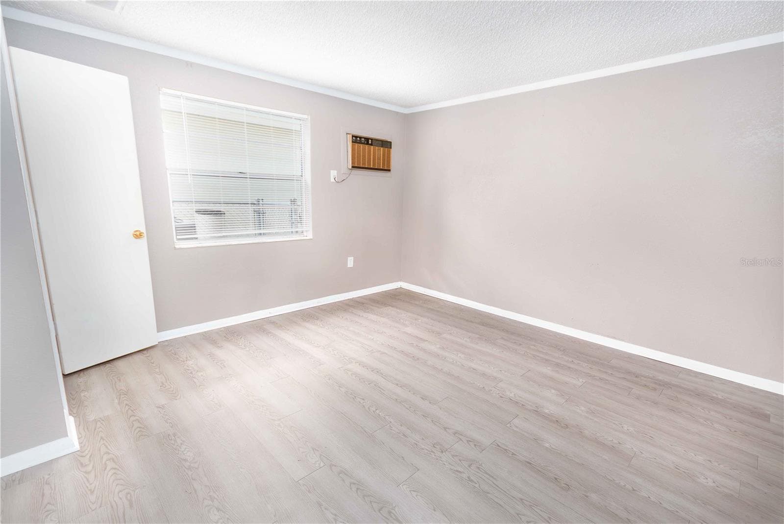 converted garage - 12401 GUNSTOCK LN, HUDSON