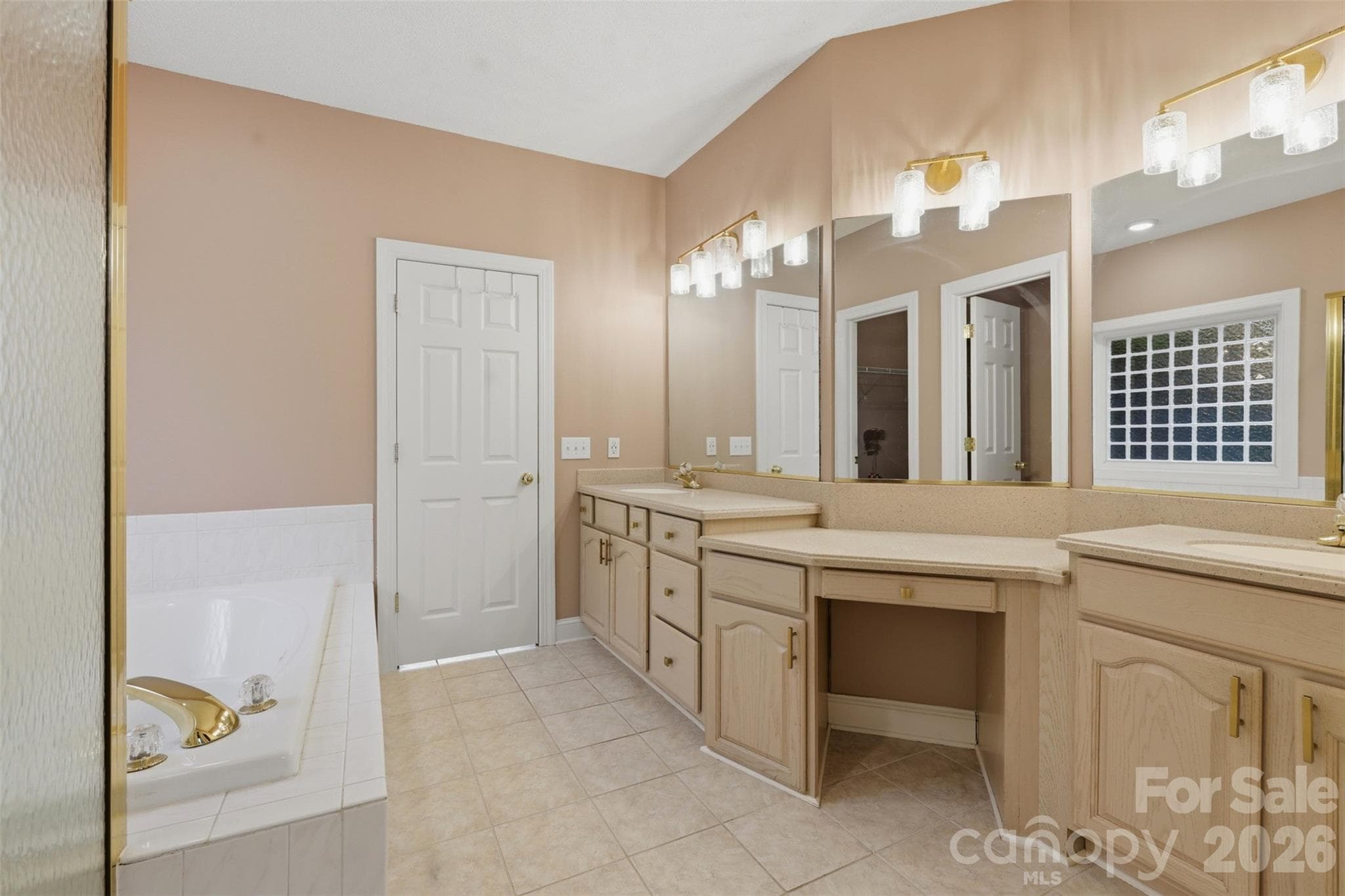 Single Family Residence at 1064 Baker Barn Road, Hickory, photo 16 of 39