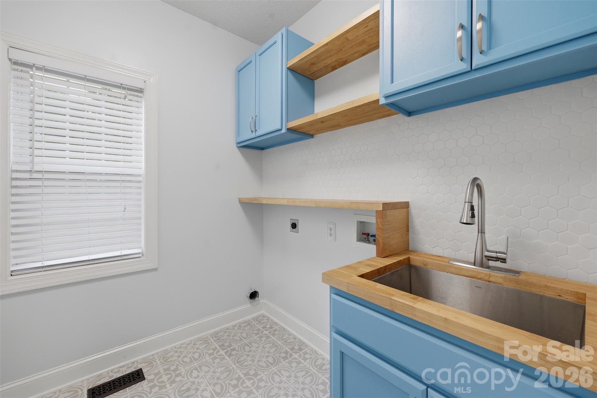 Single Family Residence at 1064 Baker Barn Road, Hickory, photo 30 of 39