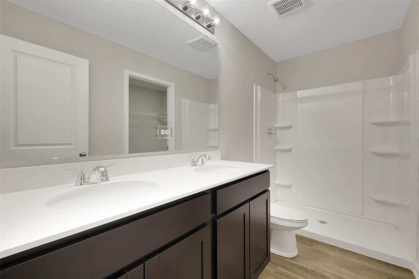 Townhouse at CARY LANDING, JACKSONVILLE, photo 9 of 19