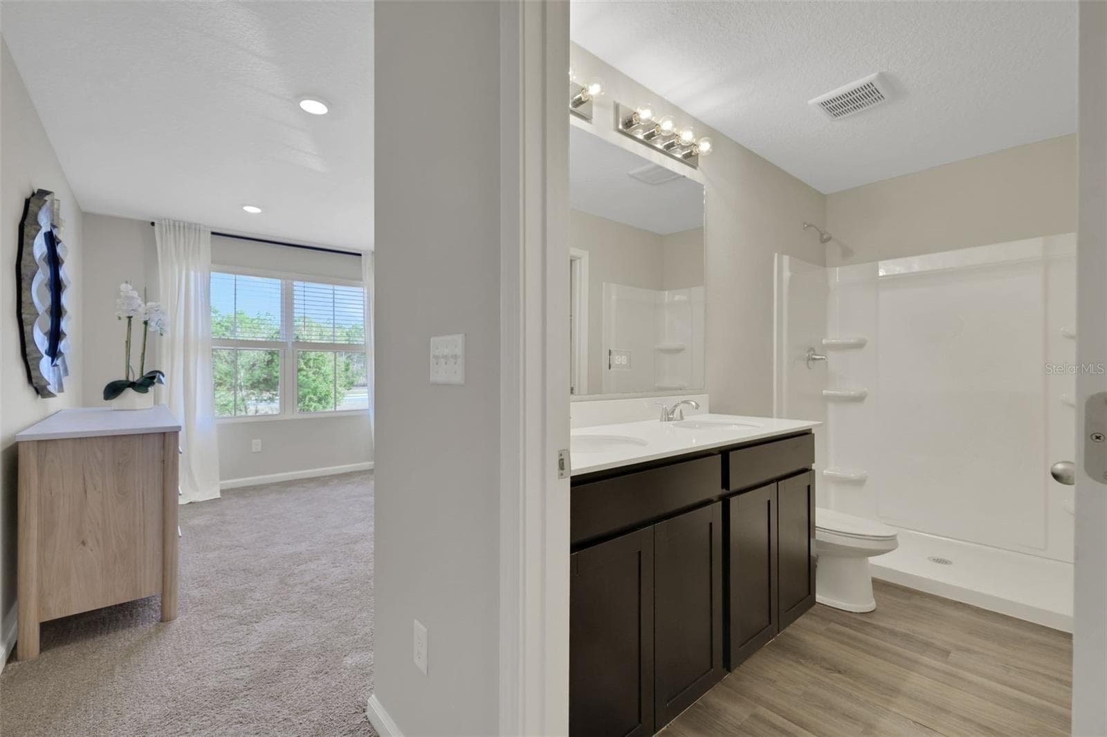 Townhouse at CARY LANDING, JACKSONVILLE, photo 10 of 19