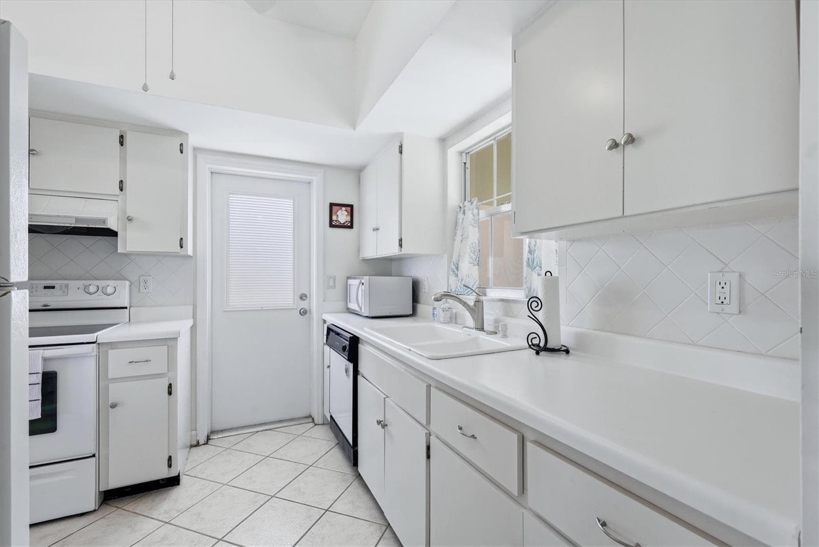 Villa at 5887 TIDEWOOD AVE #2, SARASOTA, photo 15 of 33
