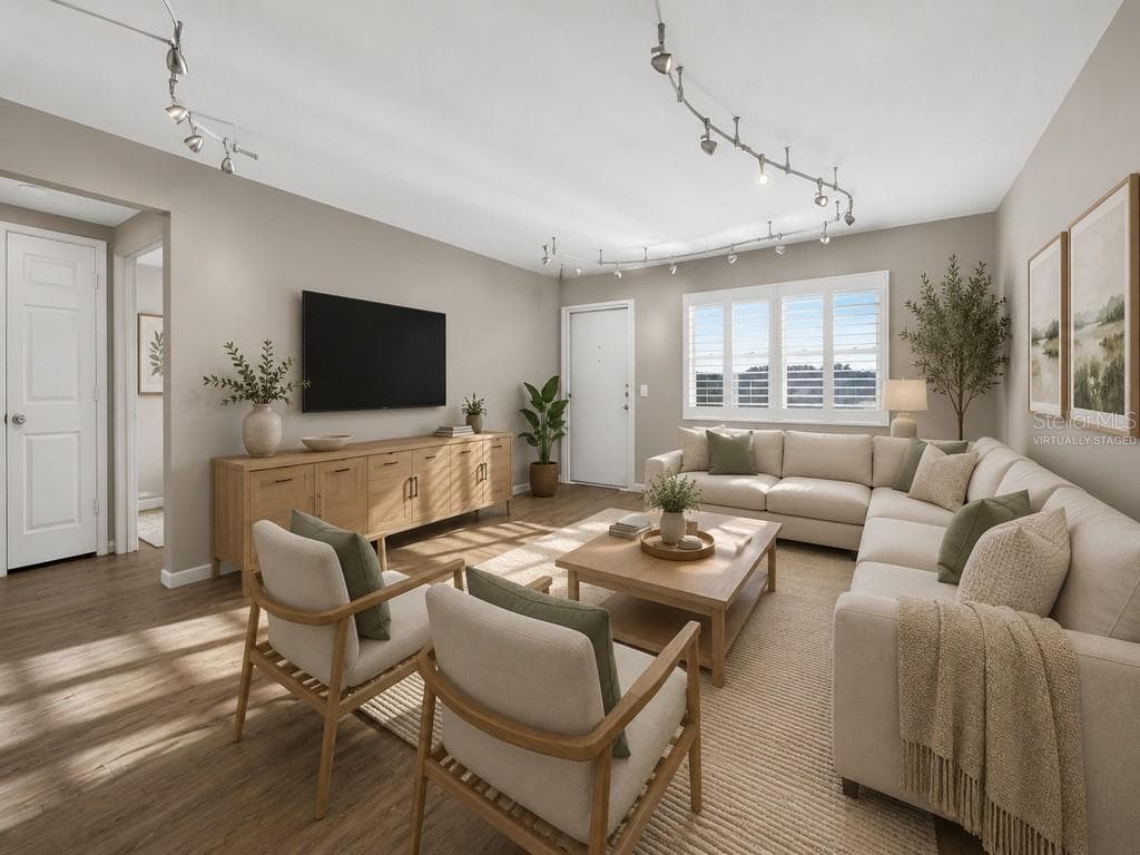 Virtually Staged - 6015 19TH ST N #215, ST PETERSBURG