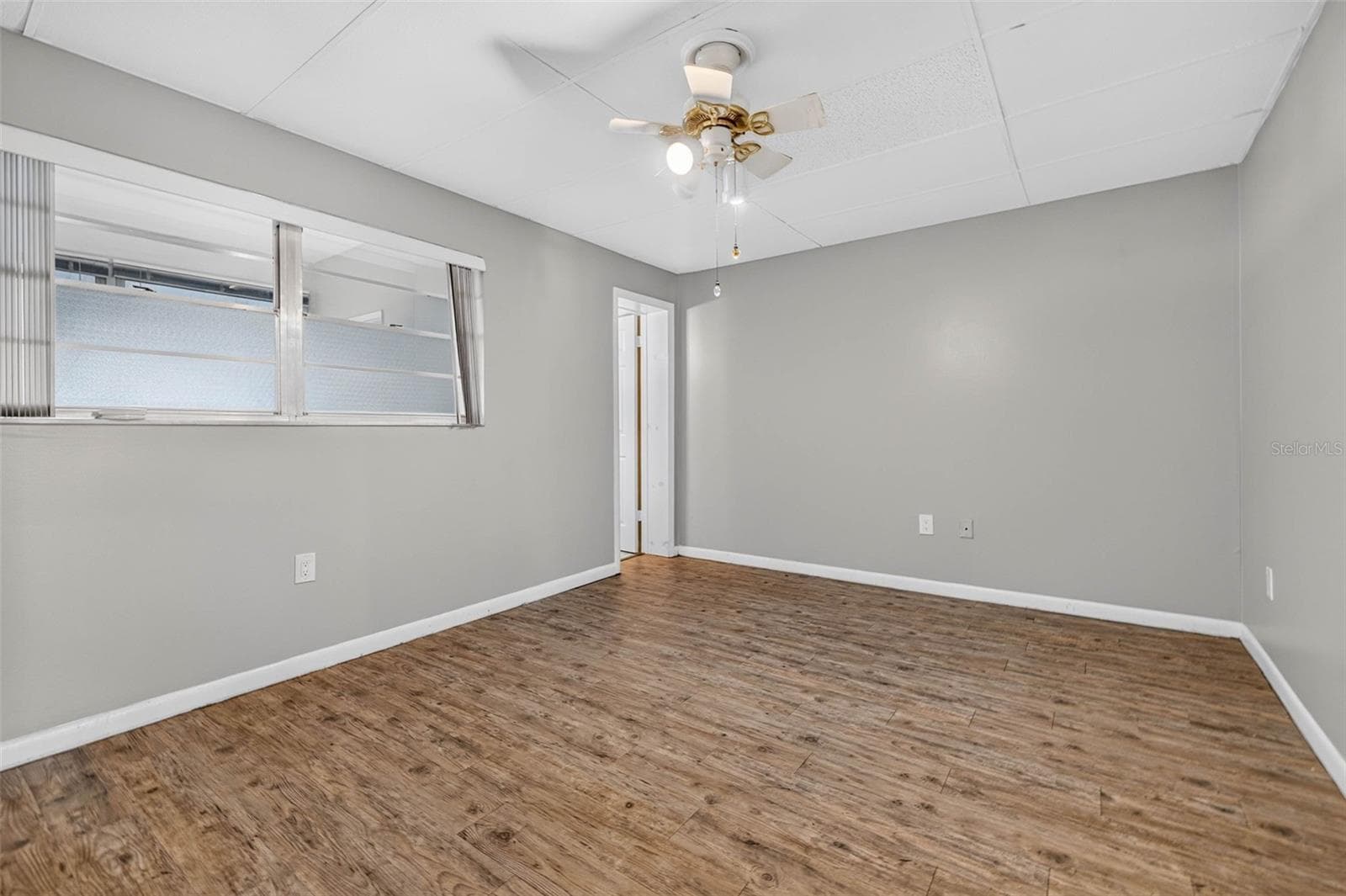 Spacious master bedroom - 6015 19TH ST N #215, ST PETERSBURG