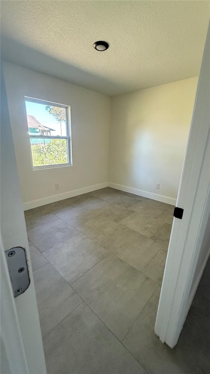 Single Family Residence at 606 RIDGEWOOD AVE, DUNDEE, photo 12 of 19