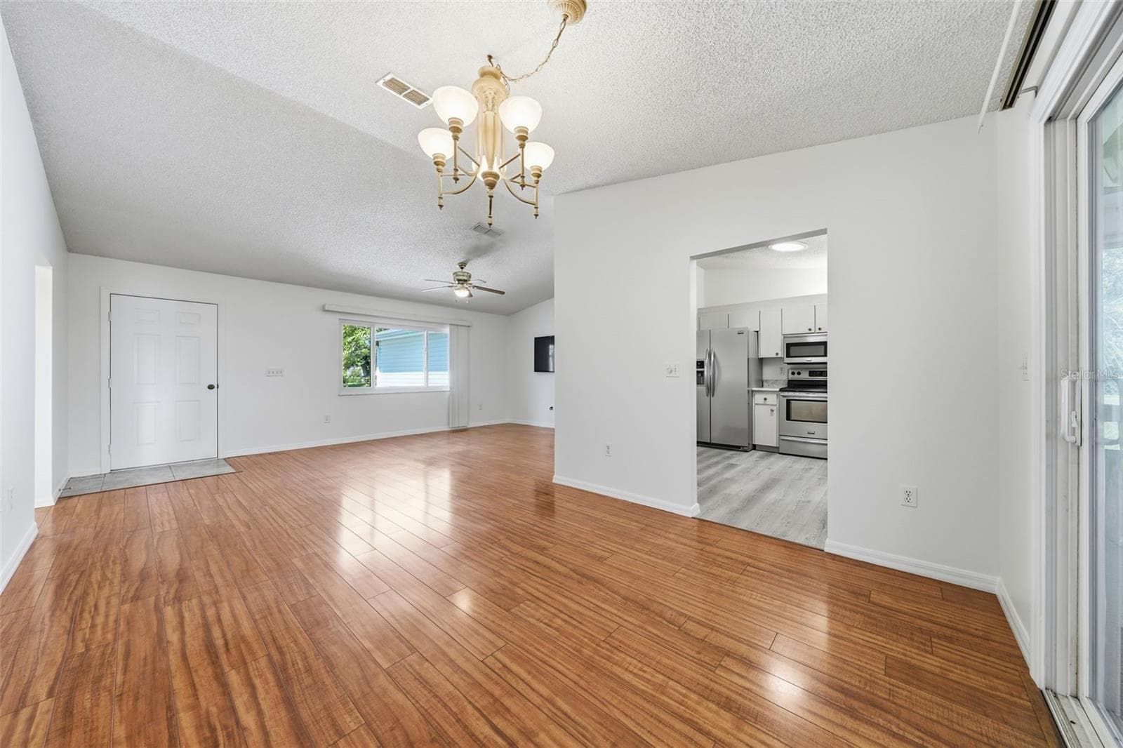 Single Family Residence at 17989 SE 106TH CT, SUMMERFIELD, photo 13 of 42