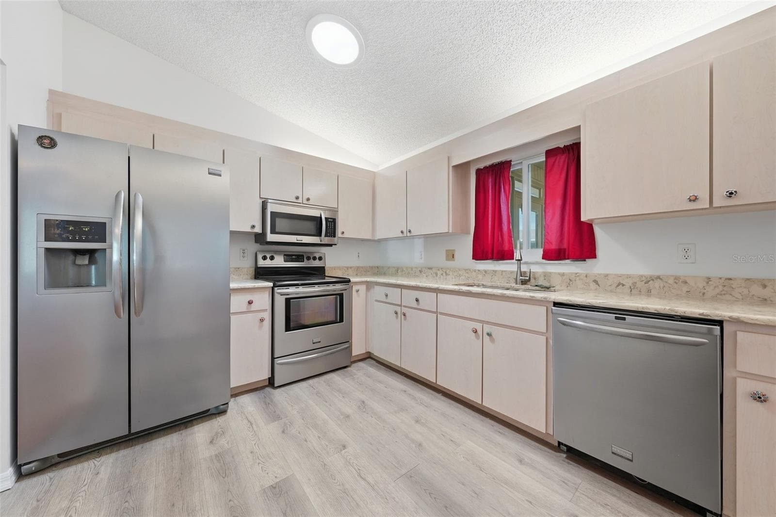 Single Family Residence at 17989 SE 106TH CT, SUMMERFIELD, photo 15 of 42