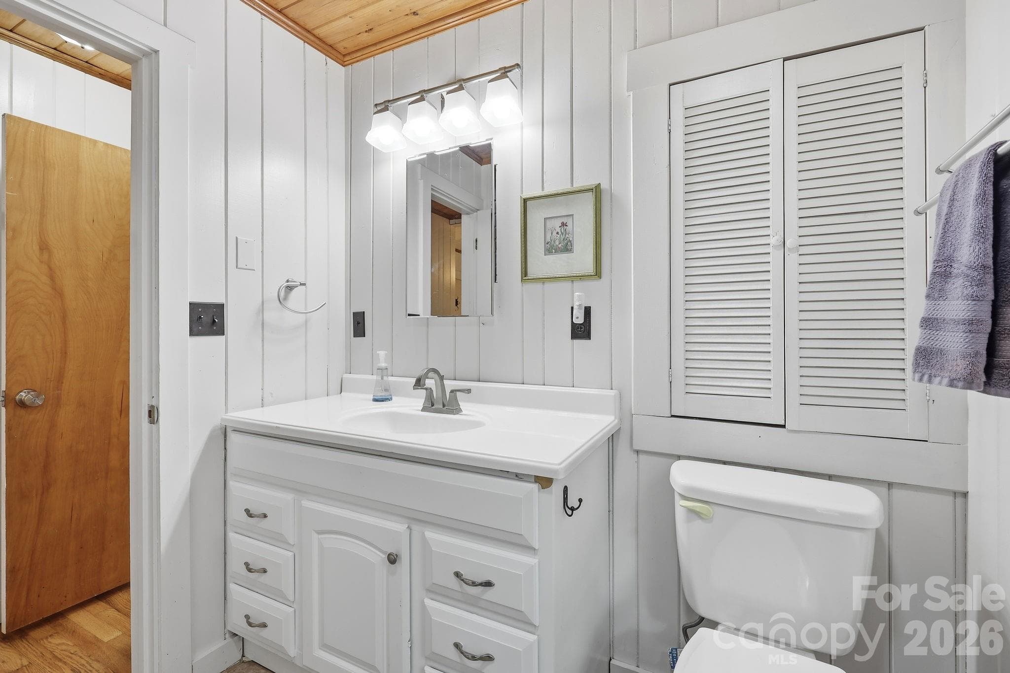 Guest Ensuite Full Bathroom - 313 Walker Road, Waynesville