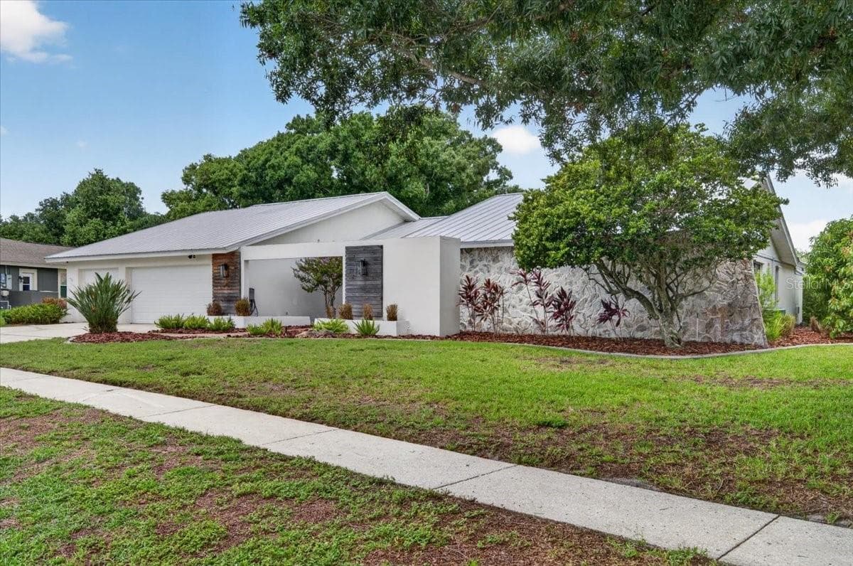 Single Family Residence at 2862 SHADY OAK CT, CLEARWATER, photo 3 of 62
