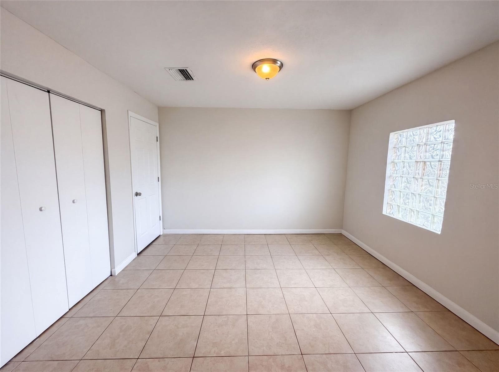 Single Family Residence at 7018 LYNWOOD DR, TAMPA, photo 5 of 13