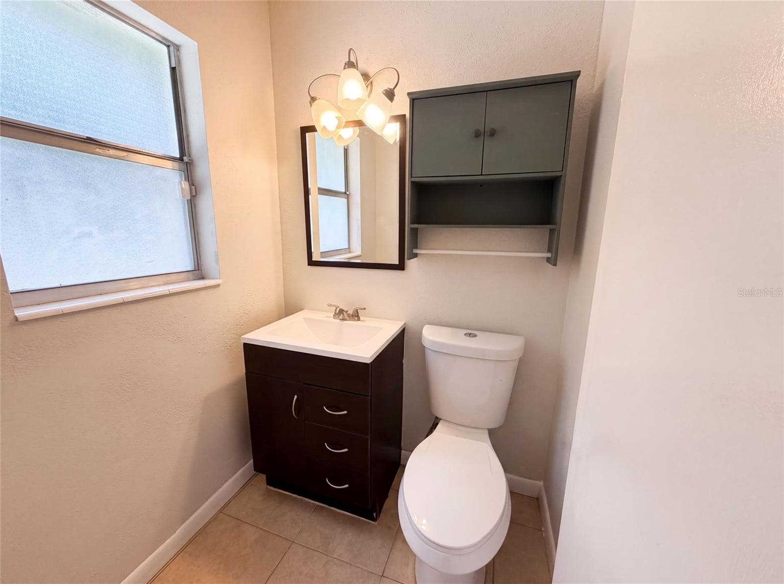 Single Family Residence at 7018 LYNWOOD DR, TAMPA, photo 6 of 13