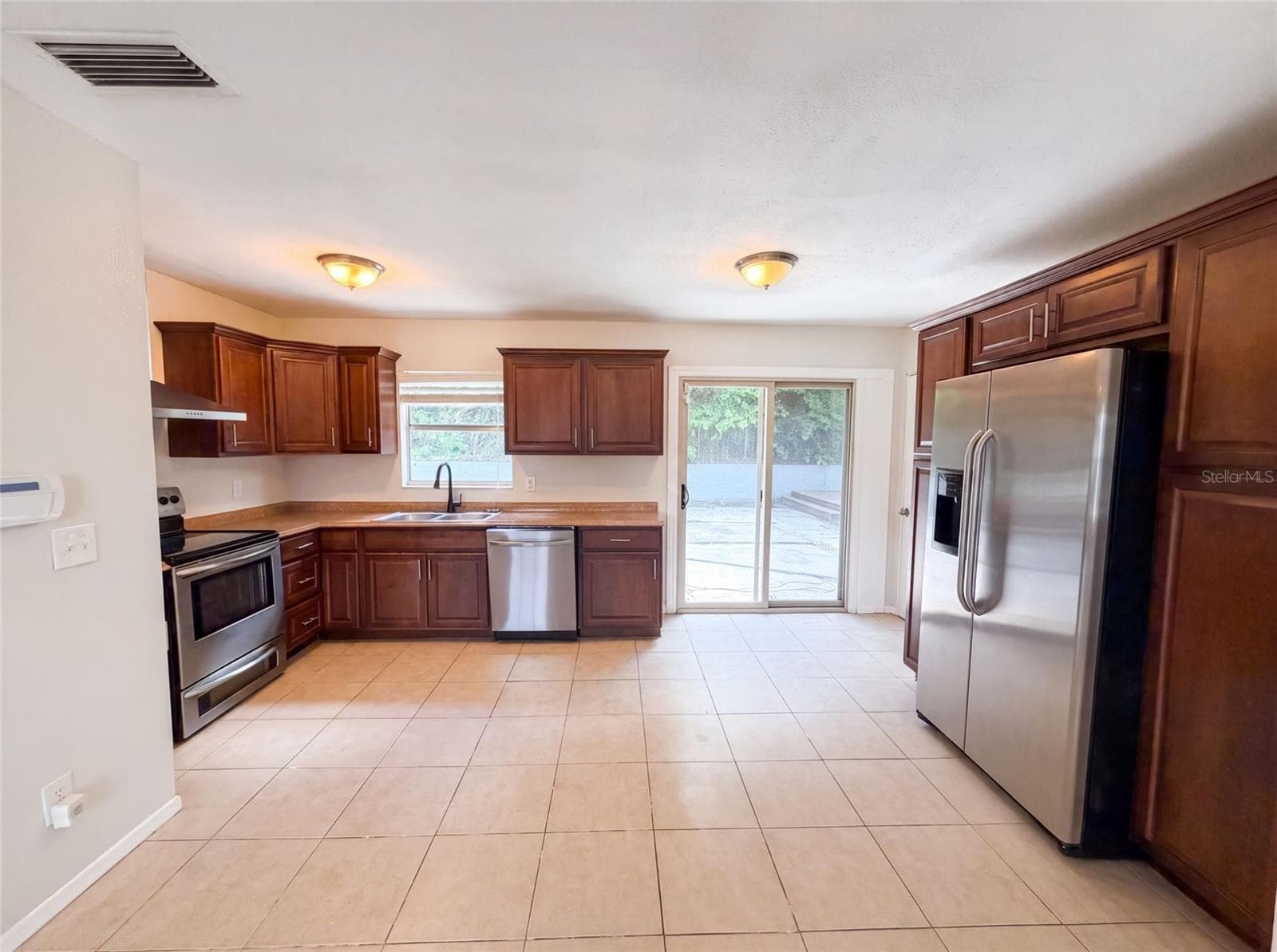Single Family Residence at 7018 LYNWOOD DR, TAMPA, photo 9 of 13