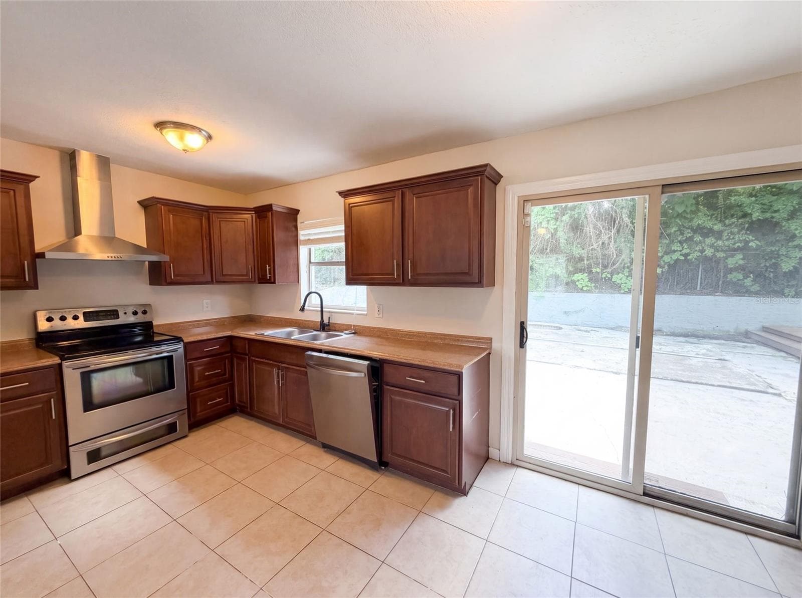 Single Family Residence at 7018 LYNWOOD DR, TAMPA, photo 10 of 13