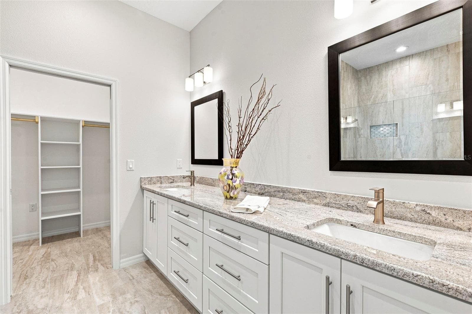 master bath - 502 BELTREES ST, DUNEDIN