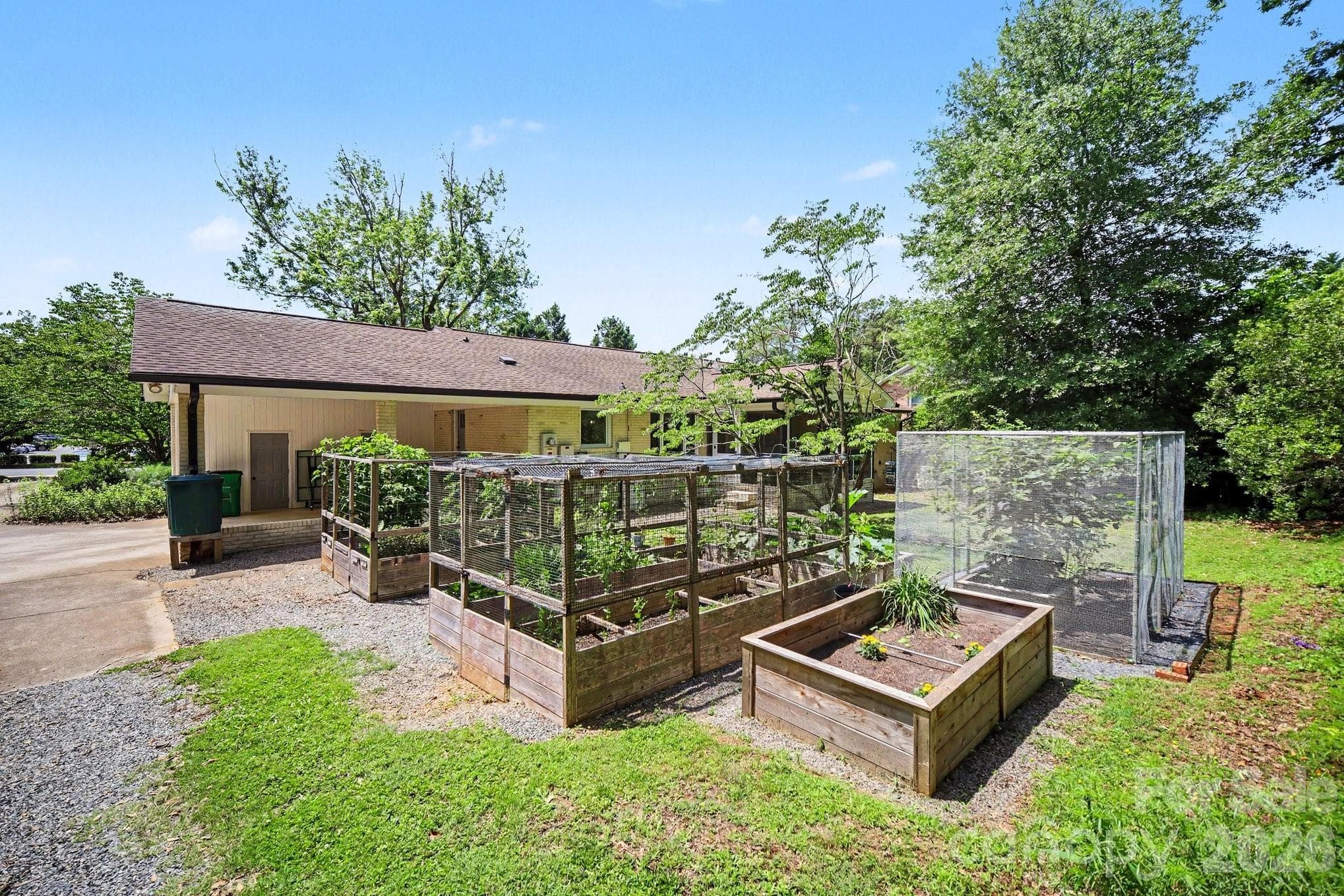Single Family Residence at 118 Lutomma Circle, Charlotte, photo 5 of 39