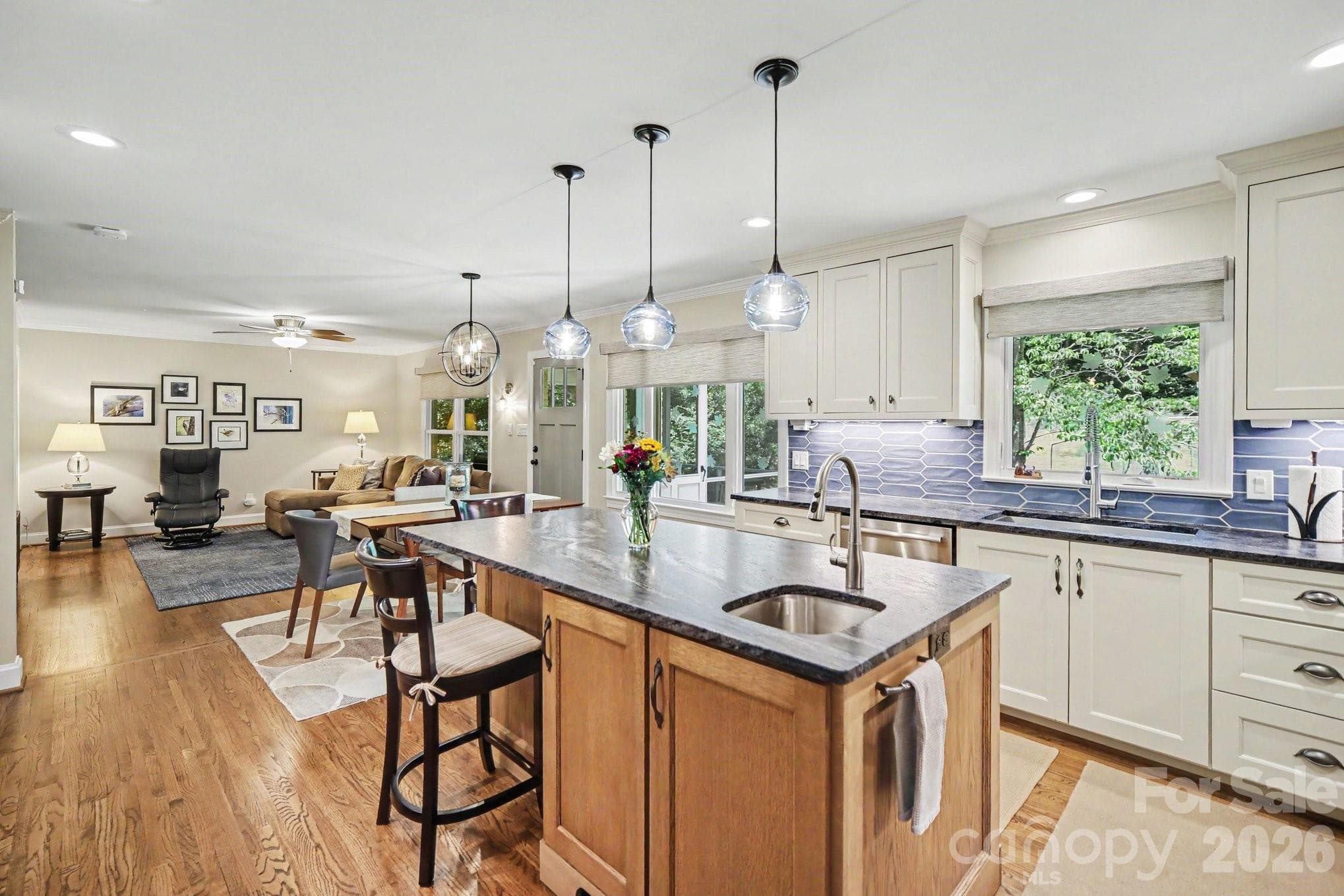 Single Family Residence at 118 Lutomma Circle, Charlotte, photo 8 of 39
