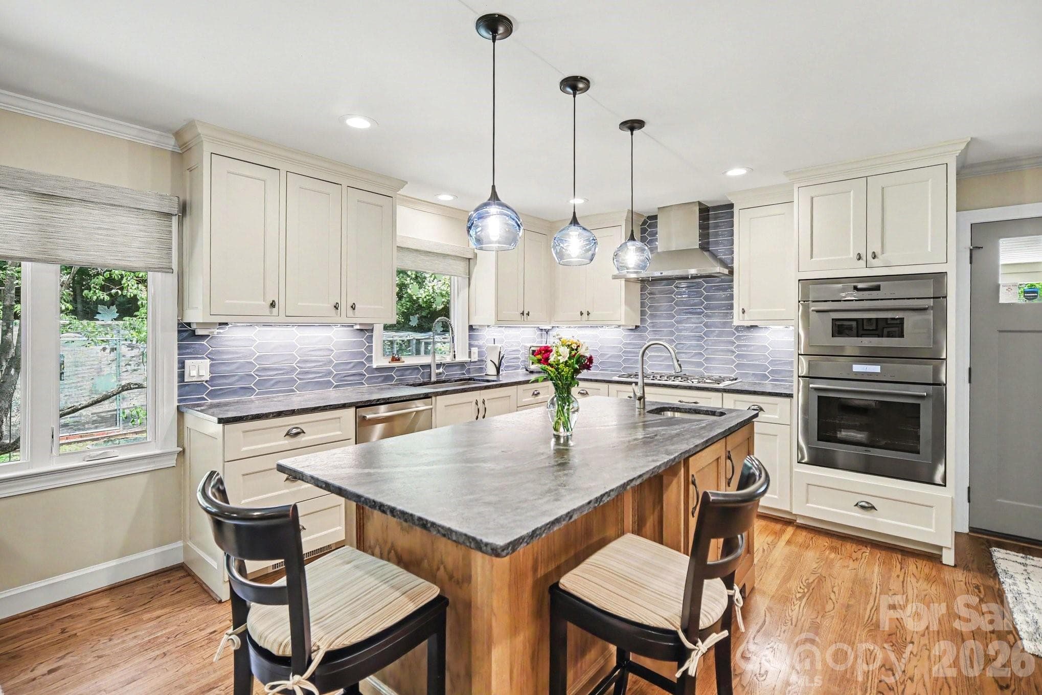 Single Family Residence at 118 Lutomma Circle, Charlotte, photo 9 of 39