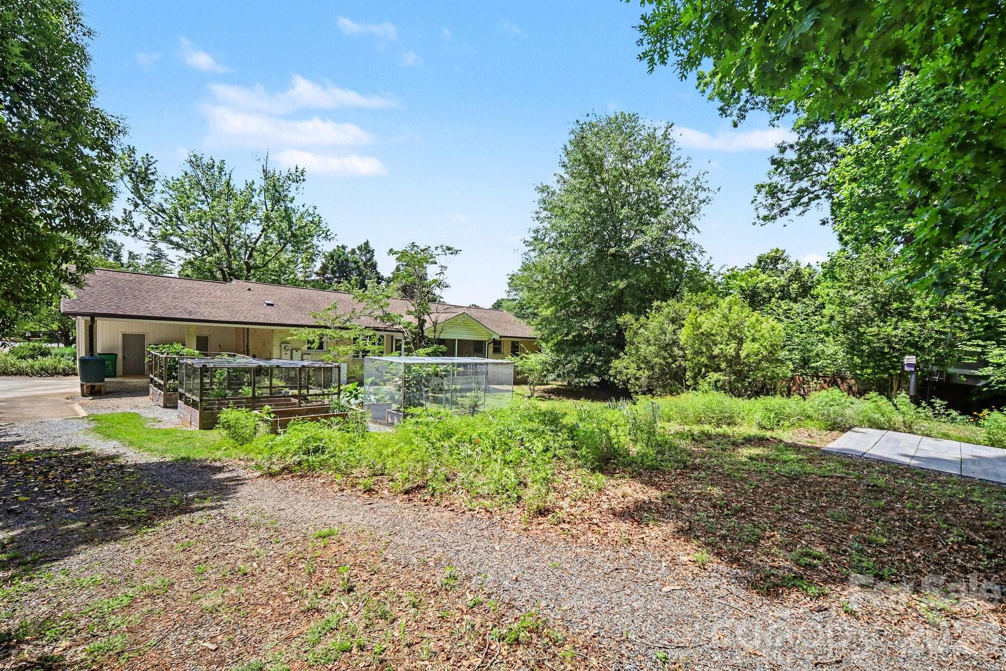 Single Family Residence at 118 Lutomma Circle, Charlotte, photo 30 of 39