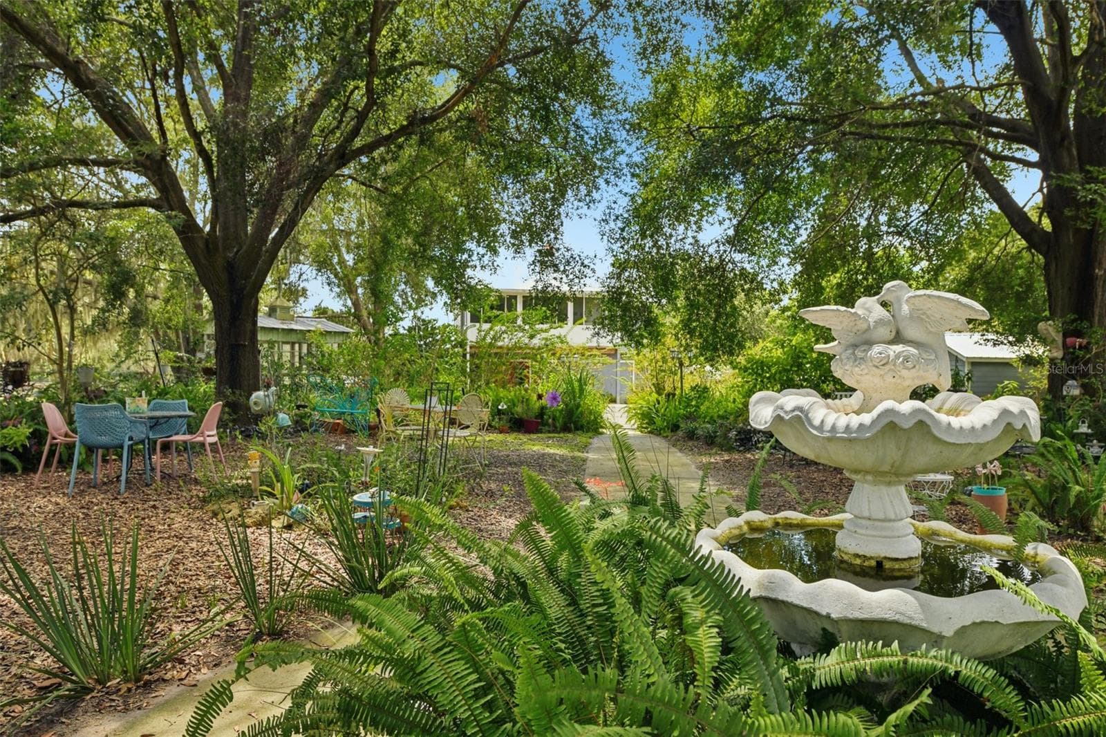 Garden hosts events - 18249 ROSE ST, GROVELAND