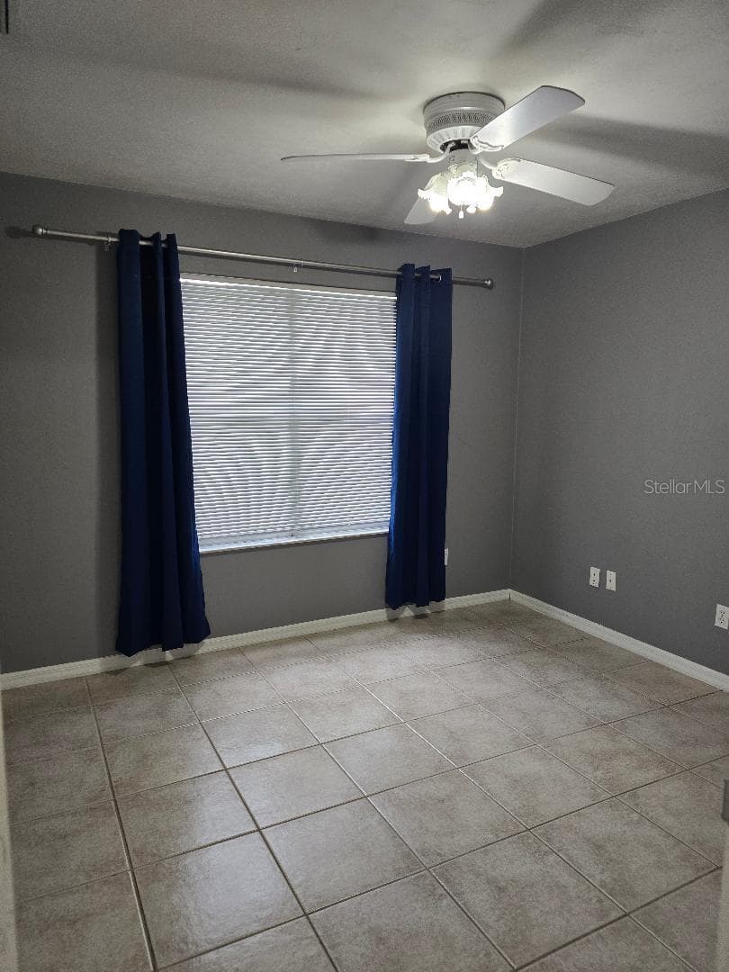 Bedroom 3 large window - 13607 NW 135 DR, ALACHUA