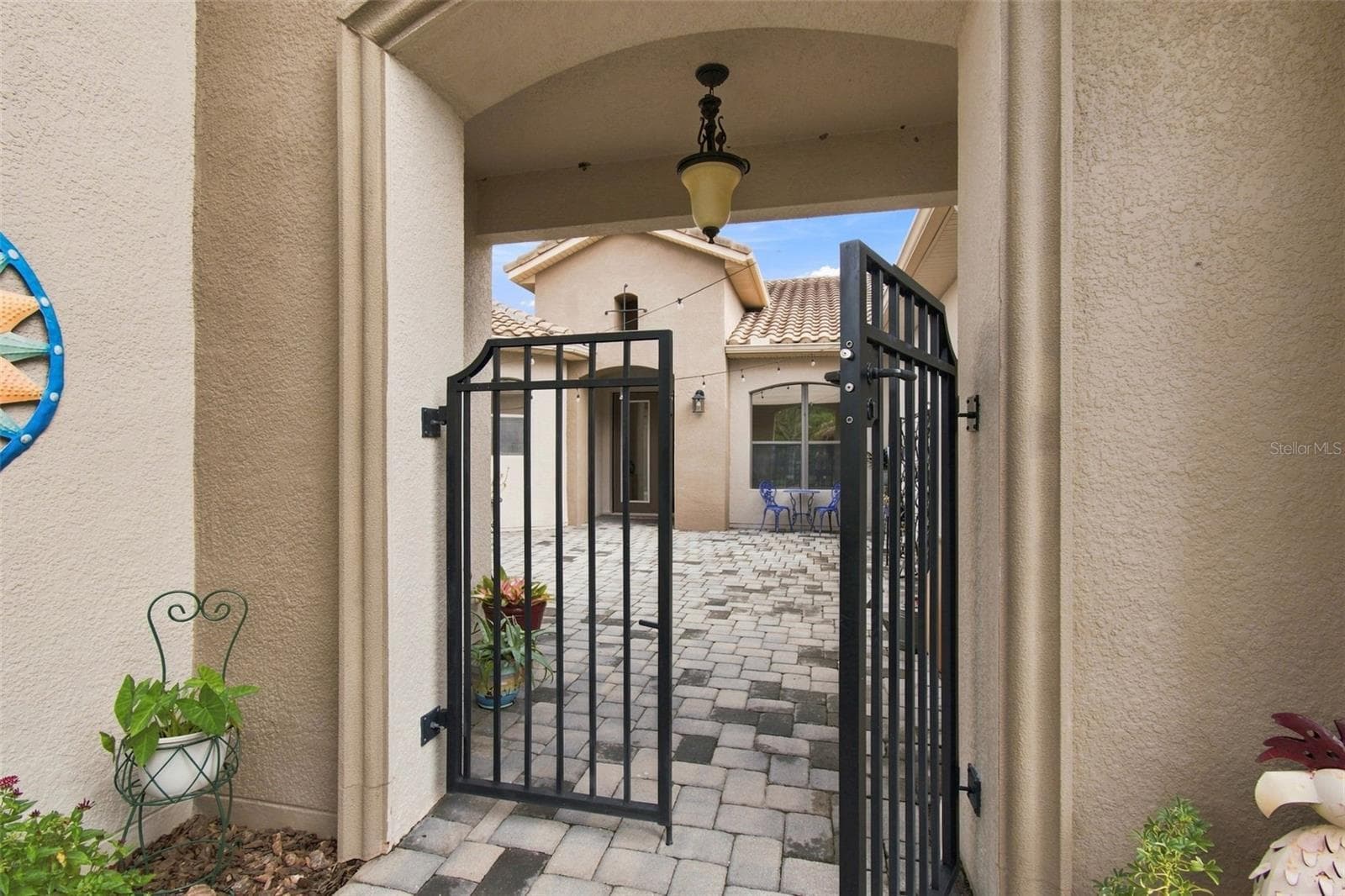 Enter into the courtyard - 970 SAN RAPHAEL ST, POINCIANA