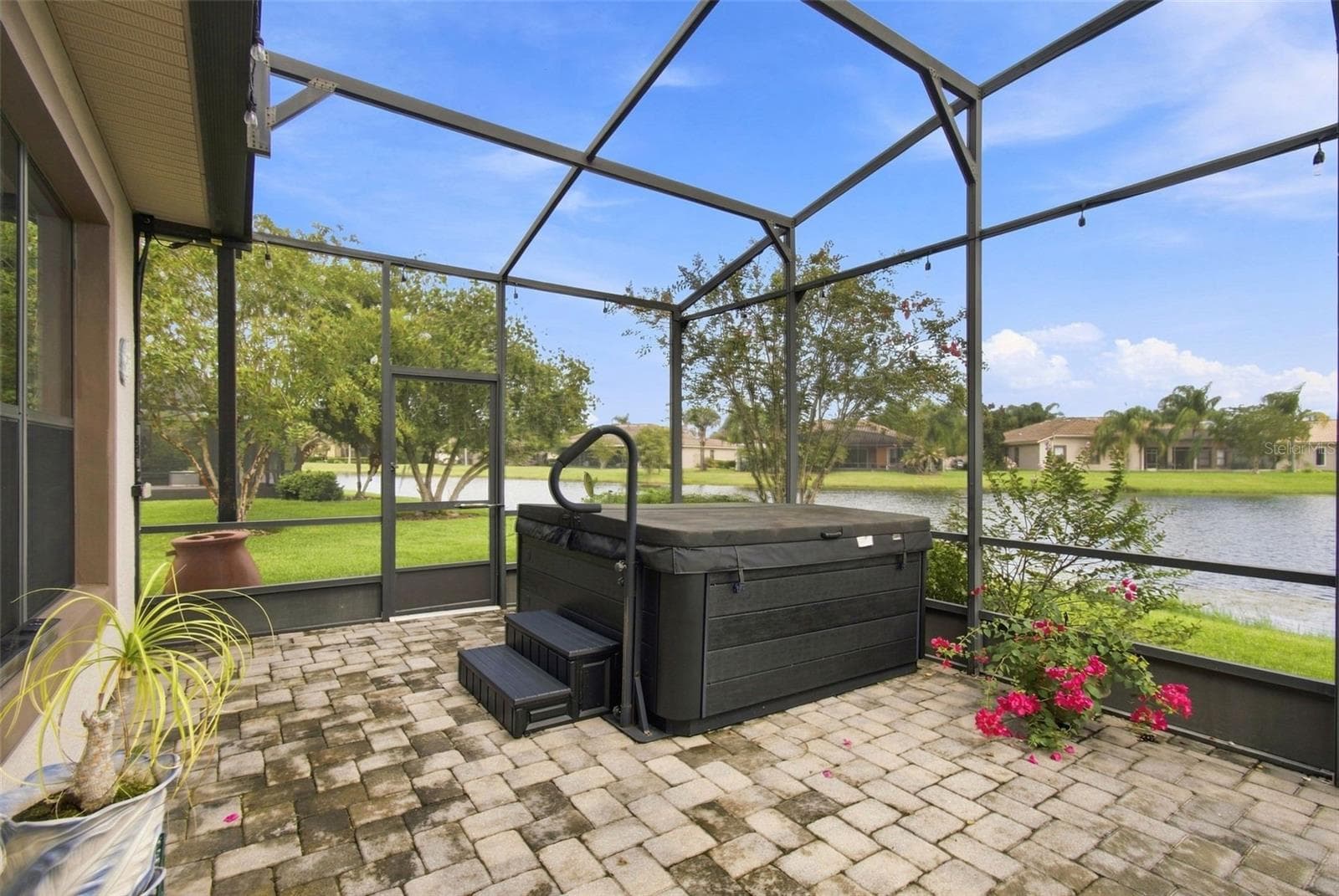 Relax in your hot tub - 970 SAN RAPHAEL ST, POINCIANA