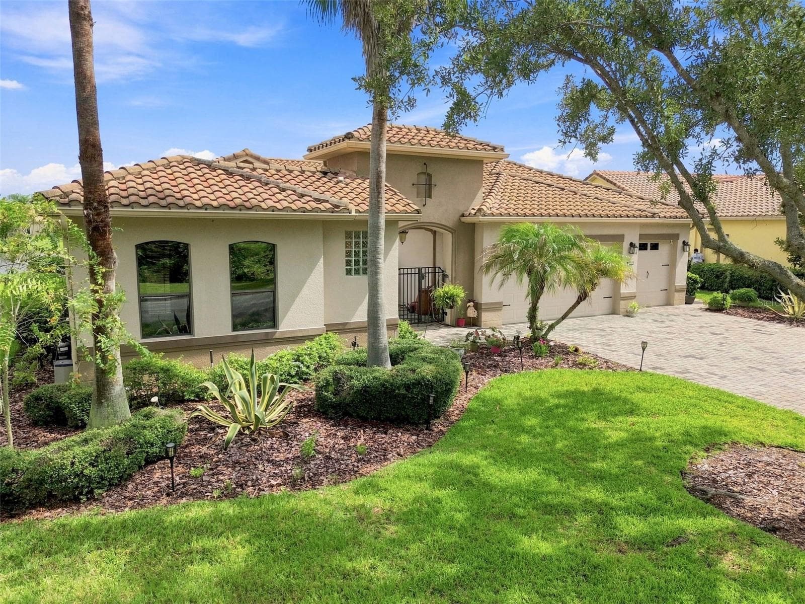 Custom upgraded landscaping - 970 SAN RAPHAEL ST, POINCIANA