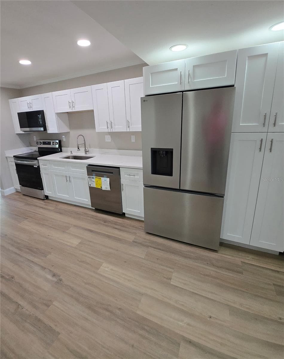 Stunning new kitchen. - 37406 VISTA DR, DADE CITY