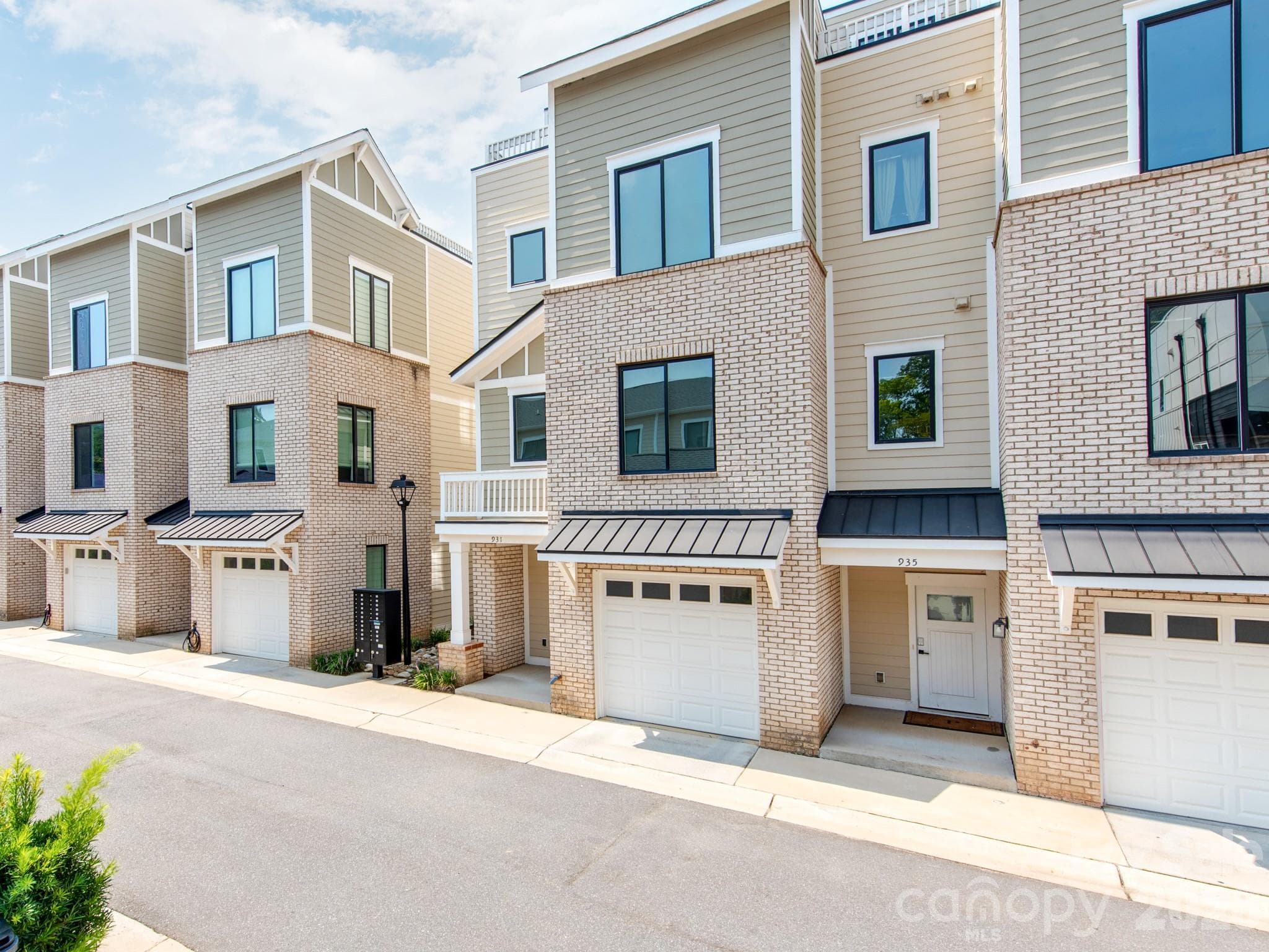 Townhouse at 931 Cityscape Drive, Charlotte, photo 3 of 39
