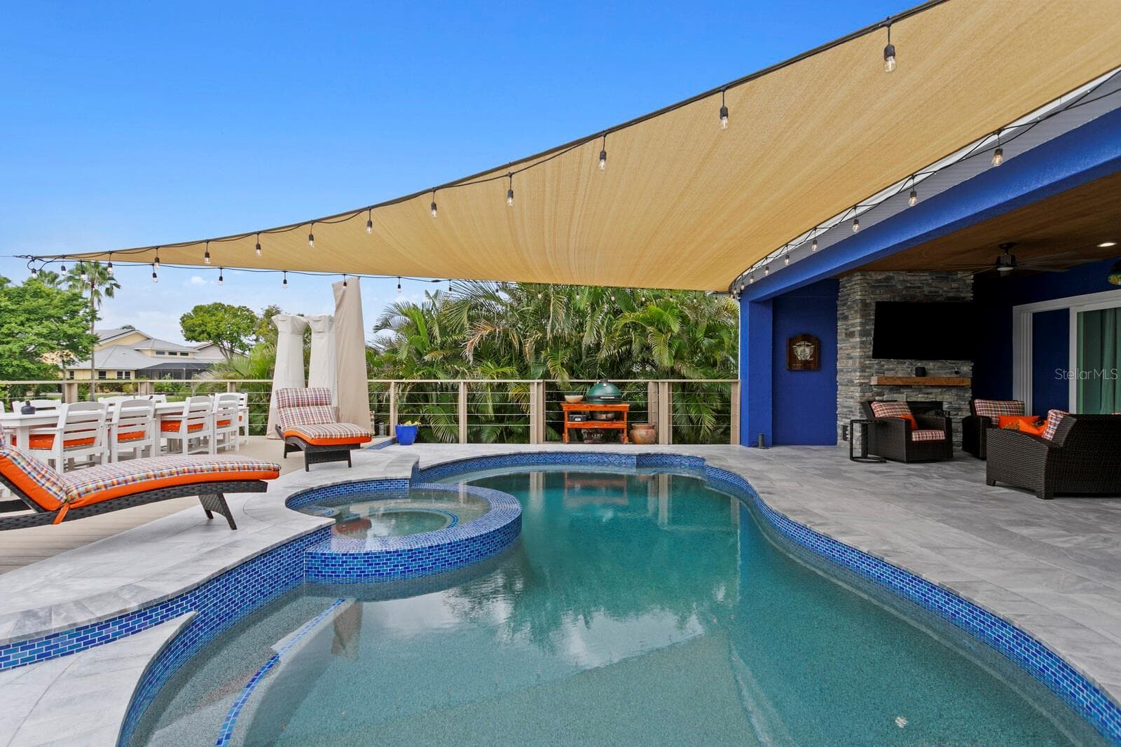 Redesigned pool with pebble tec and heated/polar plunge spa with infinity edge - 704 EAGLE LN, APOLLO BEACH