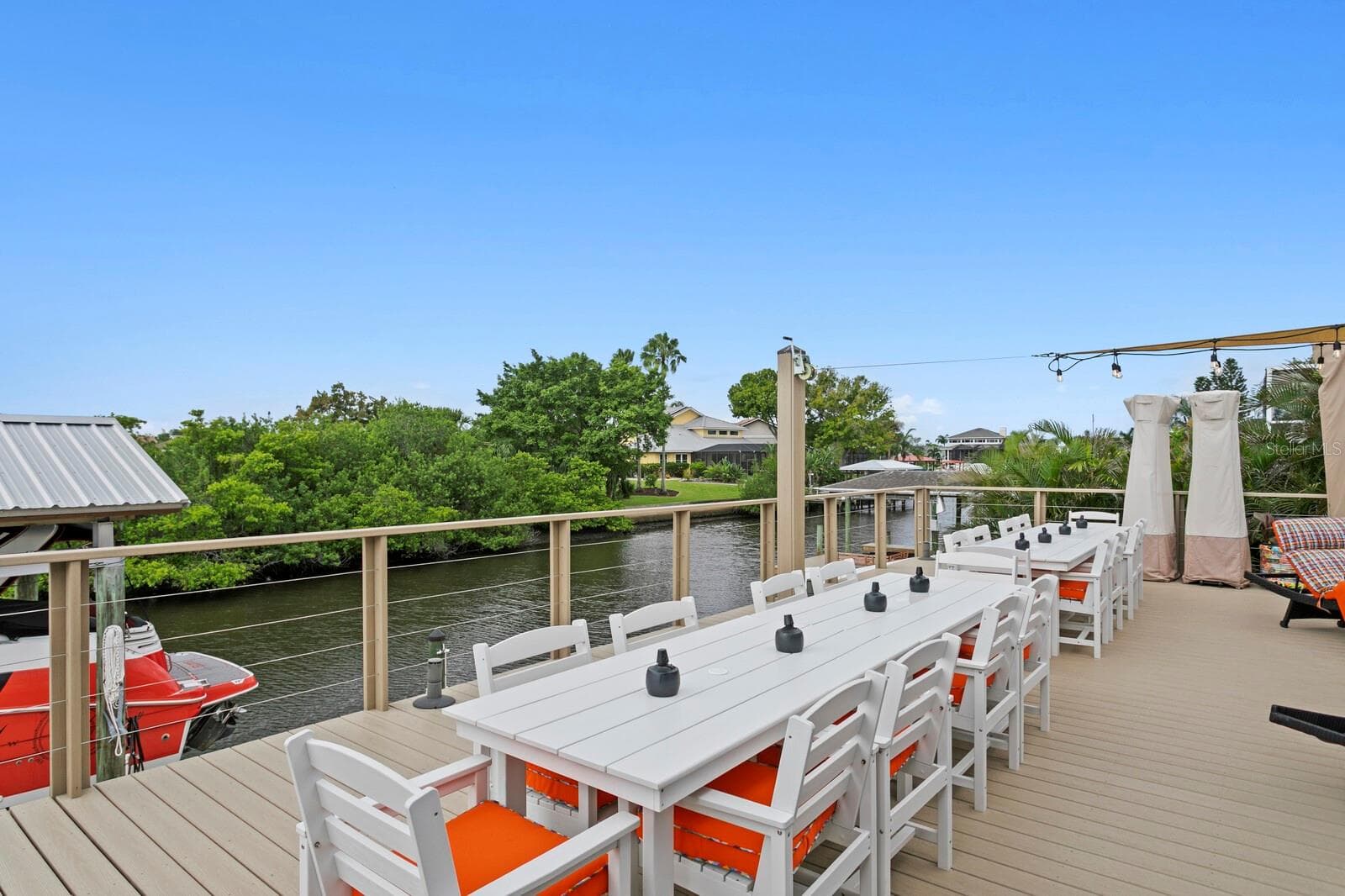 Custom-built composite deck overlooks canal - 704 EAGLE LN, APOLLO BEACH