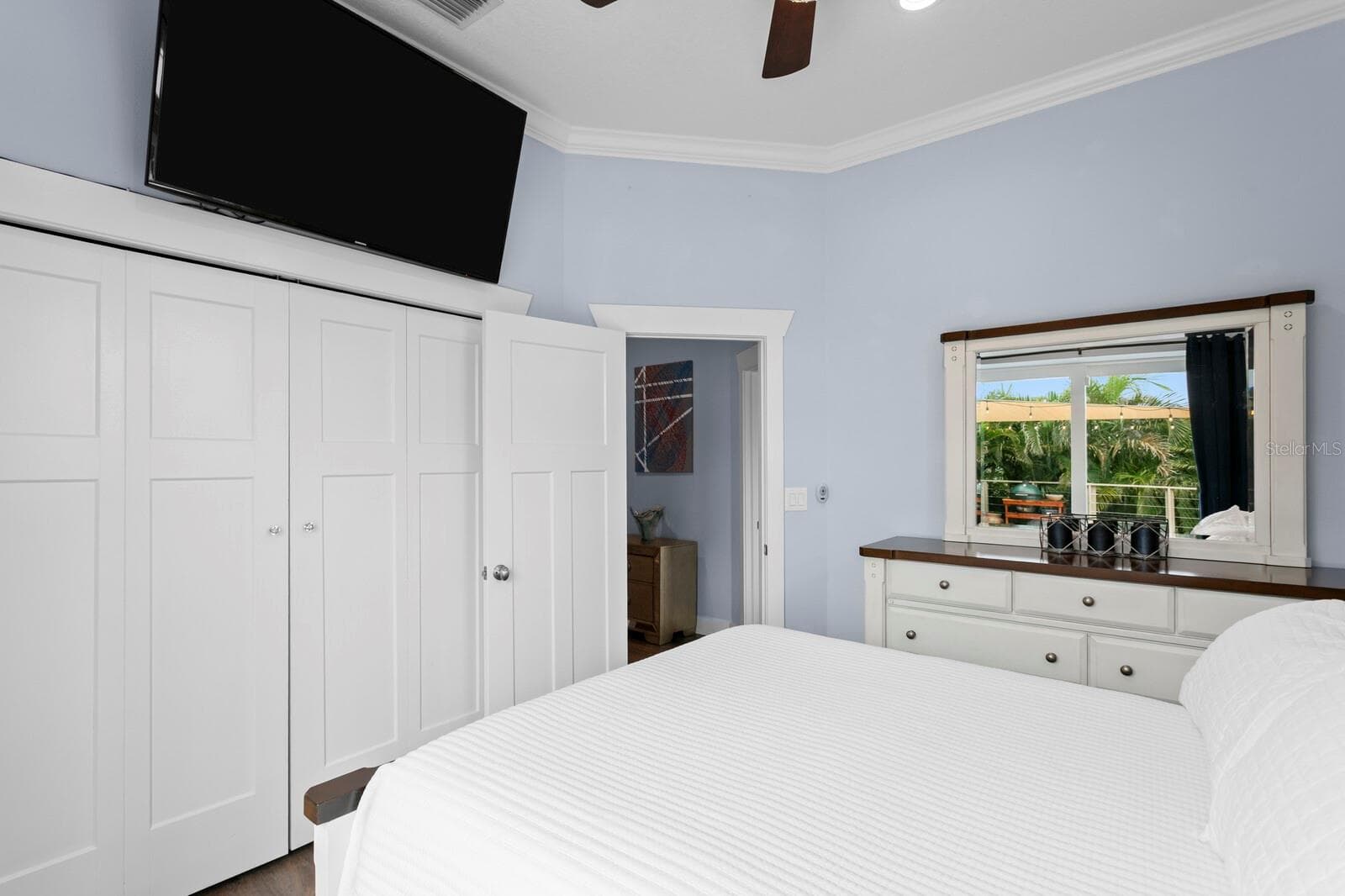 2nd bedroom with ceiling fan and built-in closet - 704 EAGLE LN, APOLLO BEACH