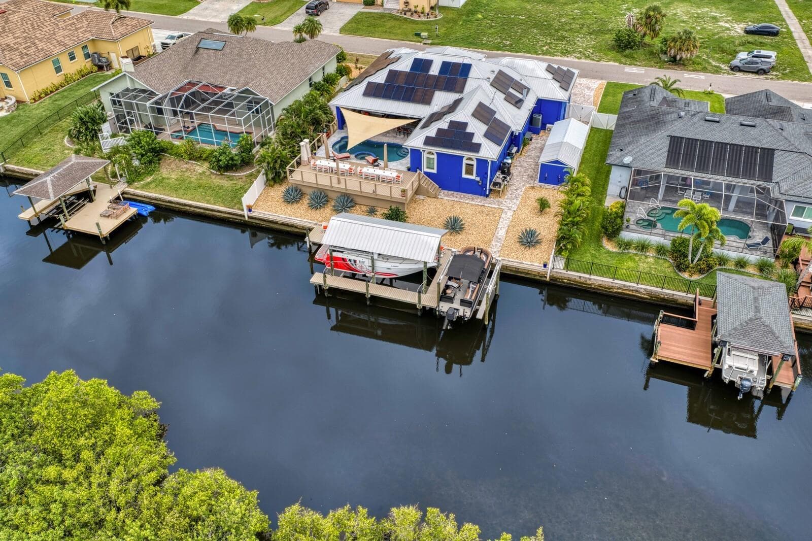 Wide canal for easy navigation - 704 EAGLE LN, APOLLO BEACH