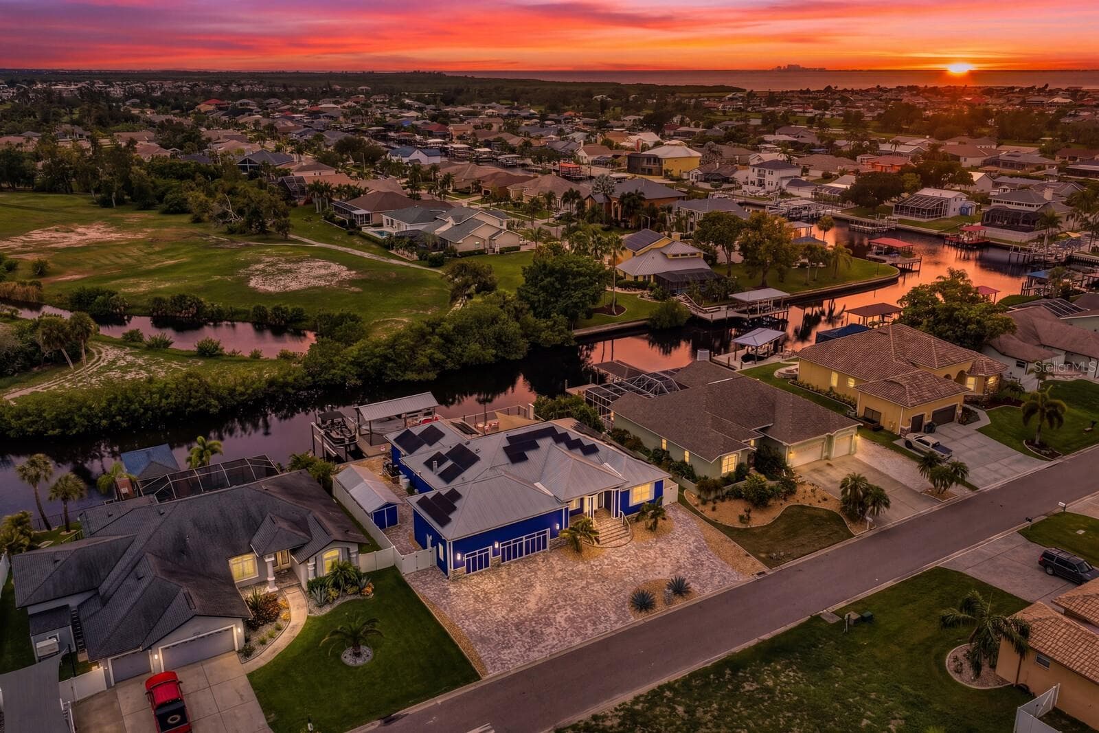Amazing sunset views - 704 EAGLE LN, APOLLO BEACH