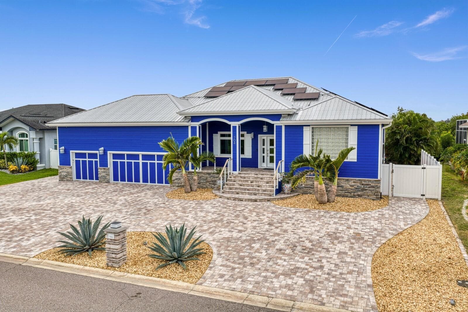 Don't wait to make this your new home today! - 704 EAGLE LN, APOLLO BEACH