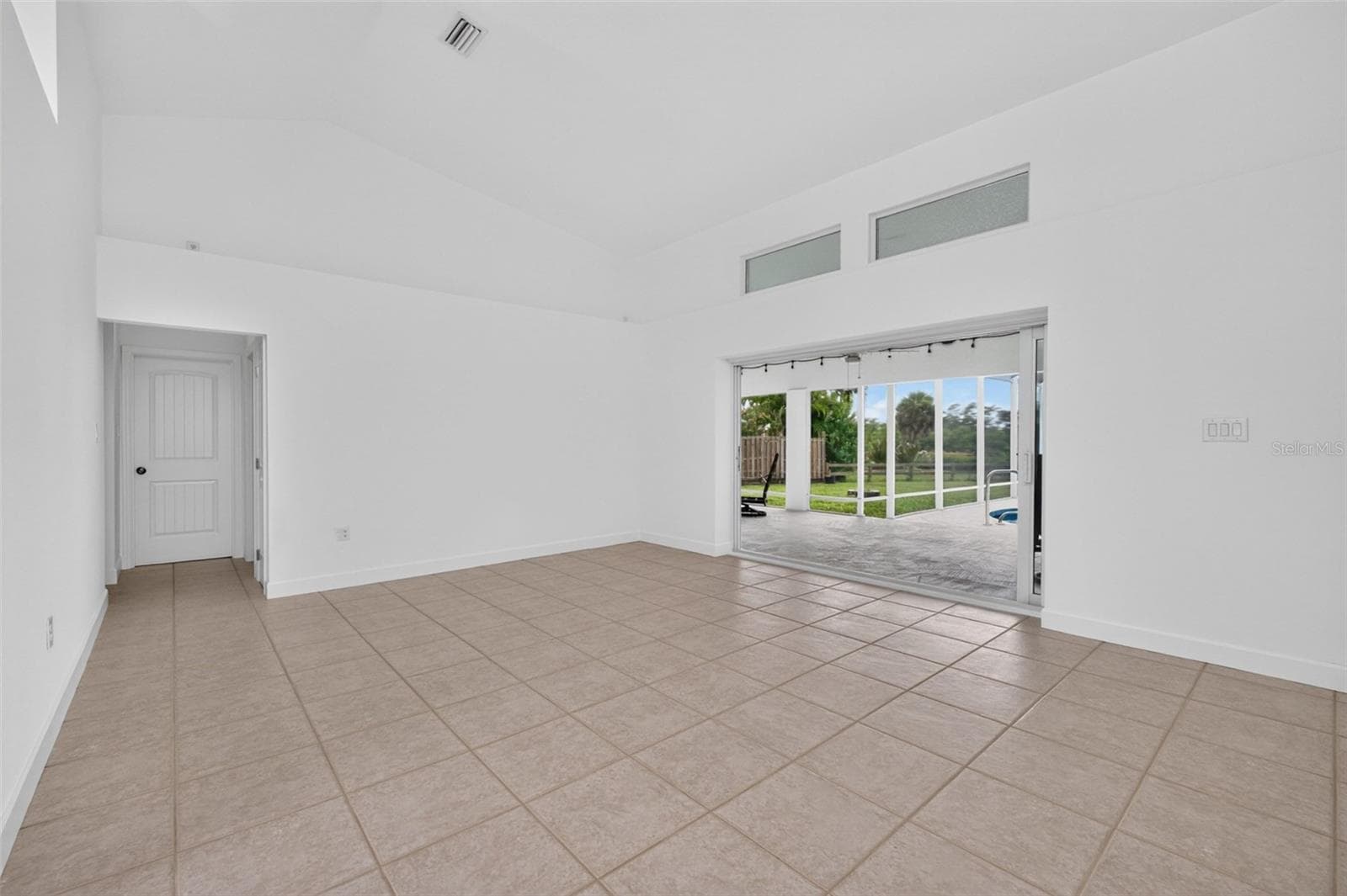 Living room - 200 S OXFORD DR, ENGLEWOOD