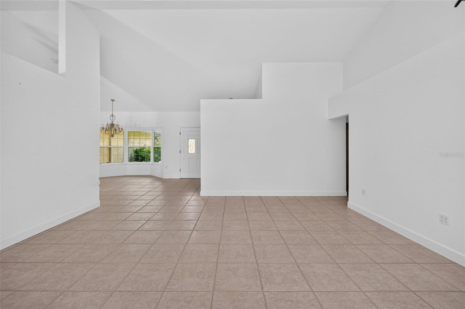 Living room - looking toward front door and dining room - 200 S OXFORD DR, ENGLEWOOD