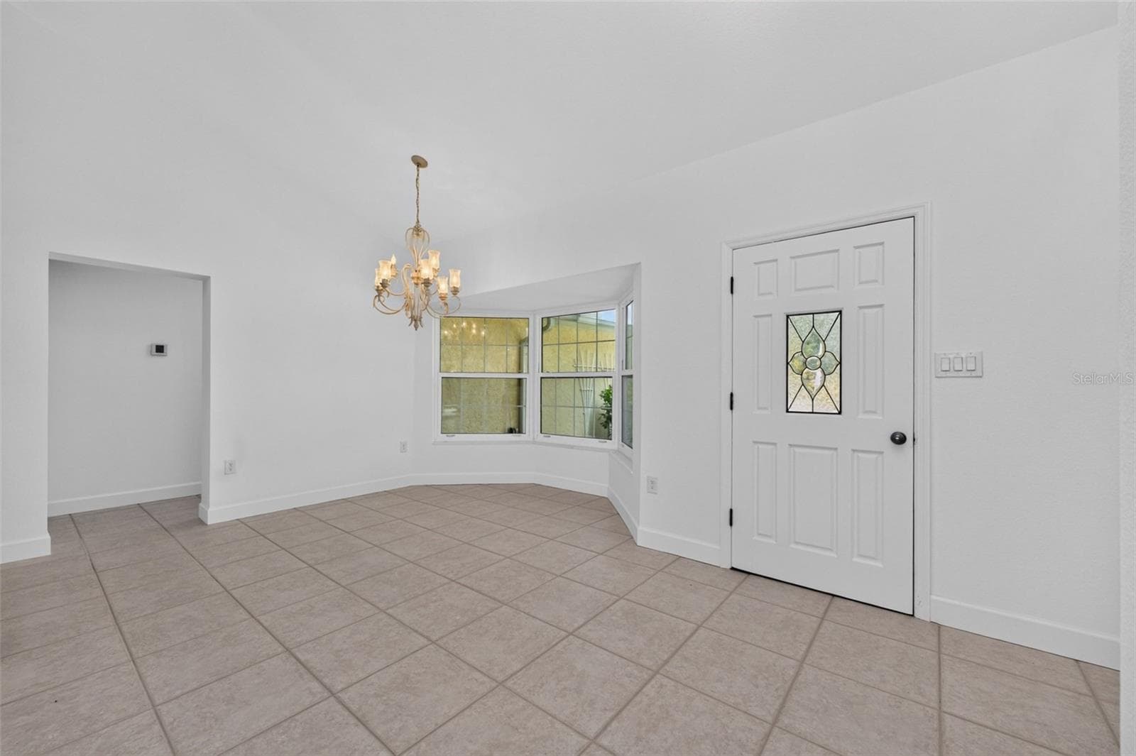 Dining area and front entry - 200 S OXFORD DR, ENGLEWOOD
