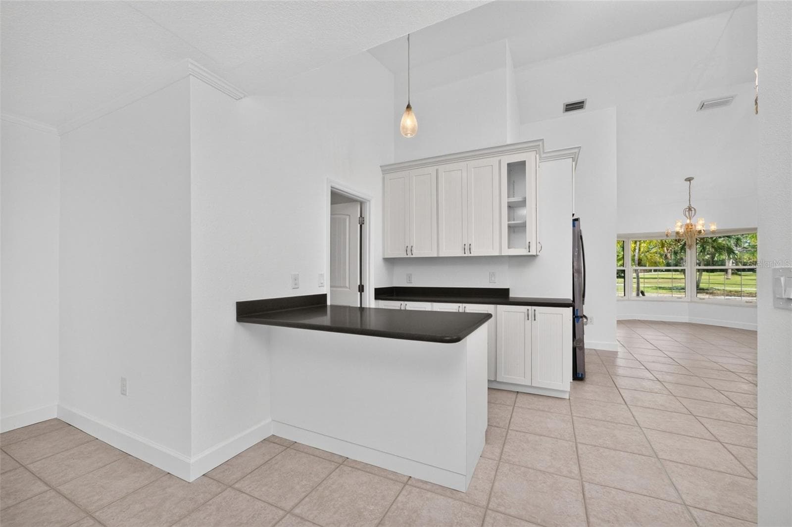 Breakfast bar is a great place for morning coffee! - 200 S OXFORD DR, ENGLEWOOD