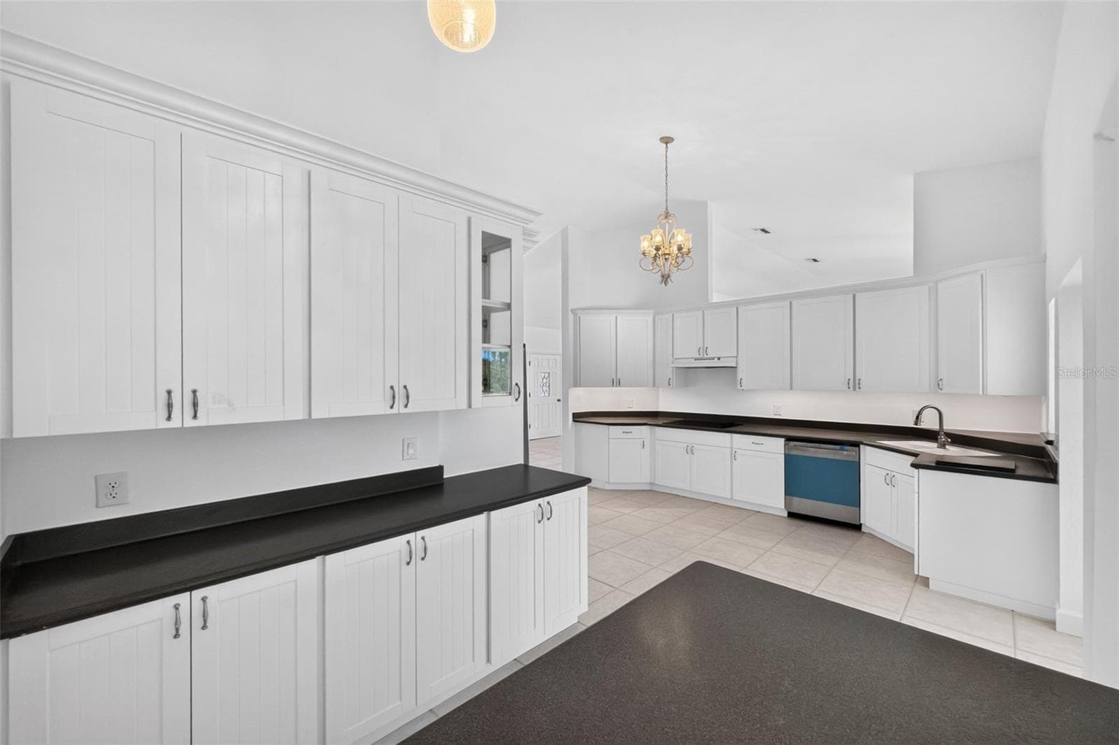 Plenty of counterspace too! - 200 S OXFORD DR, ENGLEWOOD