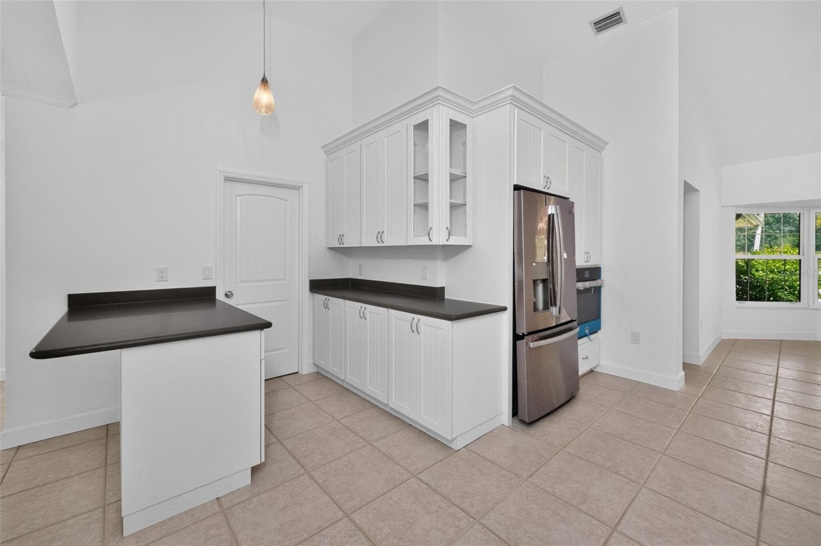 Crown moulding at the top of the kitchen cabinetry dresses it up! - 200 S OXFORD DR, ENGLEWOOD