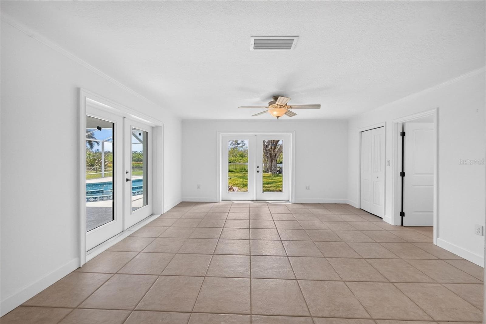 Family room - 200 S OXFORD DR, ENGLEWOOD