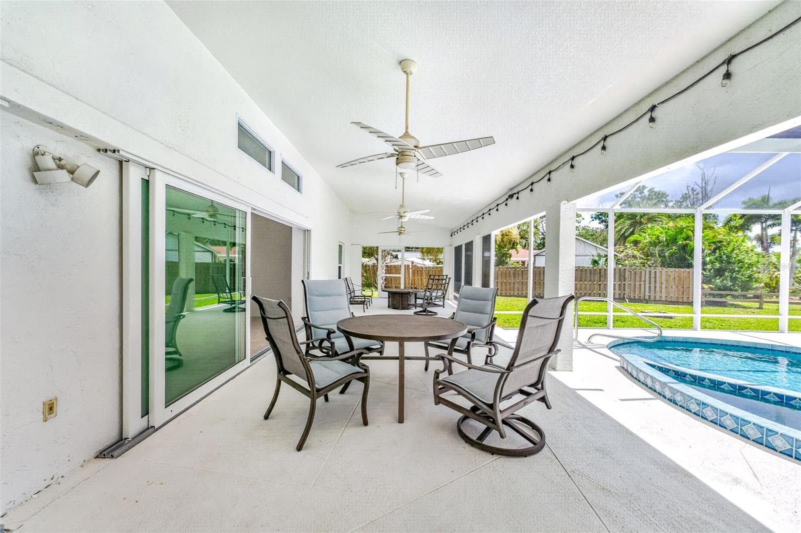 Spacious lanai - 200 S OXFORD DR, ENGLEWOOD