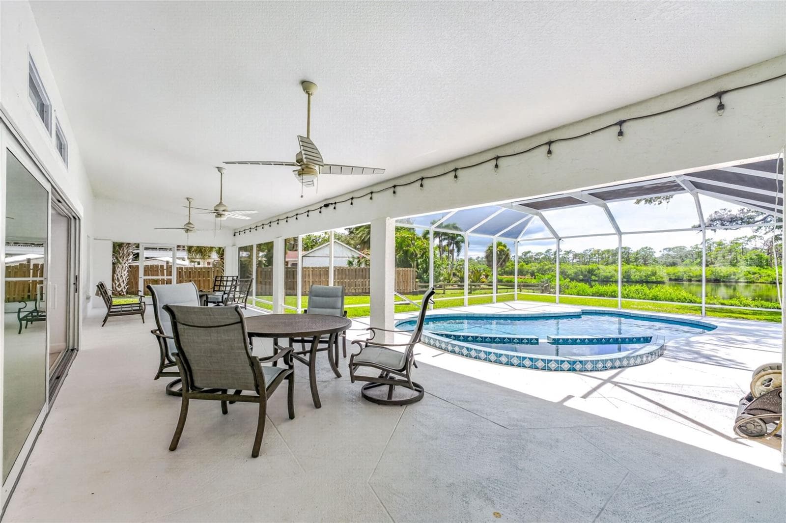 You can see how long the lanai is from this picture! - 200 S OXFORD DR, ENGLEWOOD