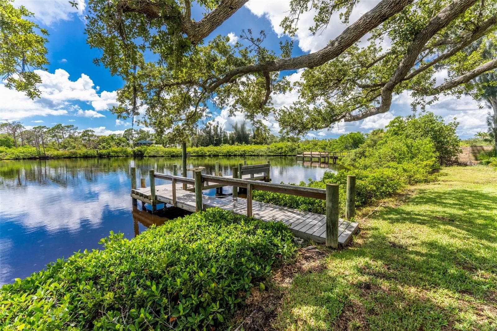 Trex dock - 200 S OXFORD DR, ENGLEWOOD