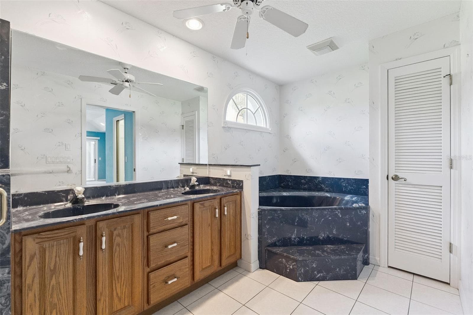 Primary Bath with spa jet tub - 23 WELLSTREAM LN, PALM COAST