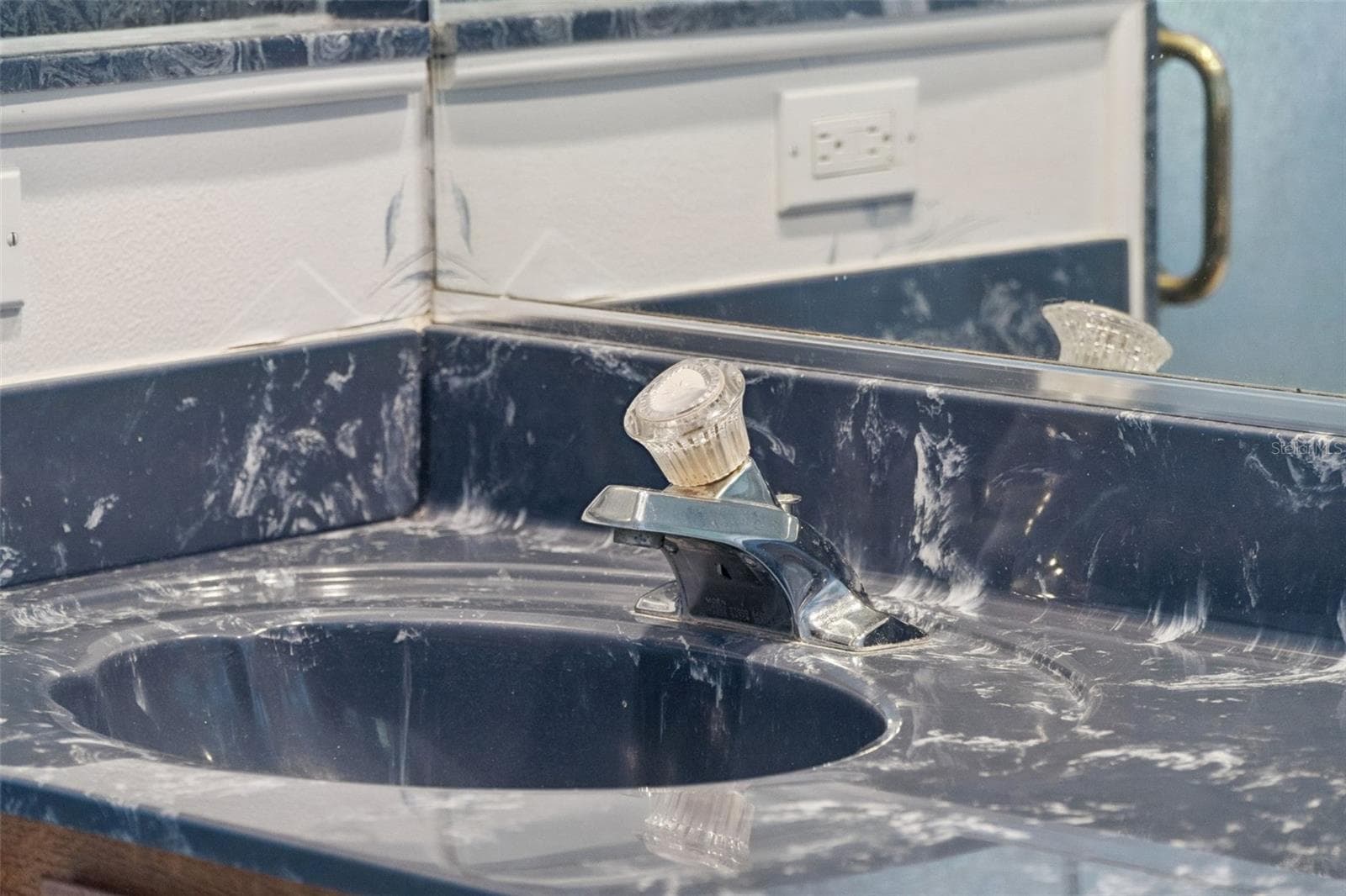 Dual sinks in primary - 23 WELLSTREAM LN, PALM COAST